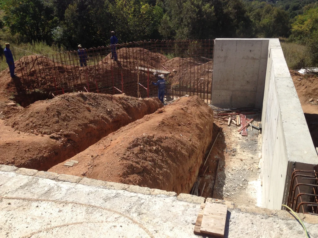 Raised infinity pool over the veld — before the work
