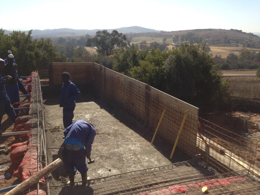 Raised infinity pool over the veld — during construction