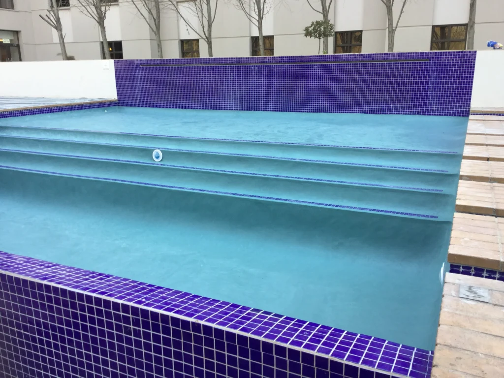 Metcourt pool, Emperors Palace — during construction